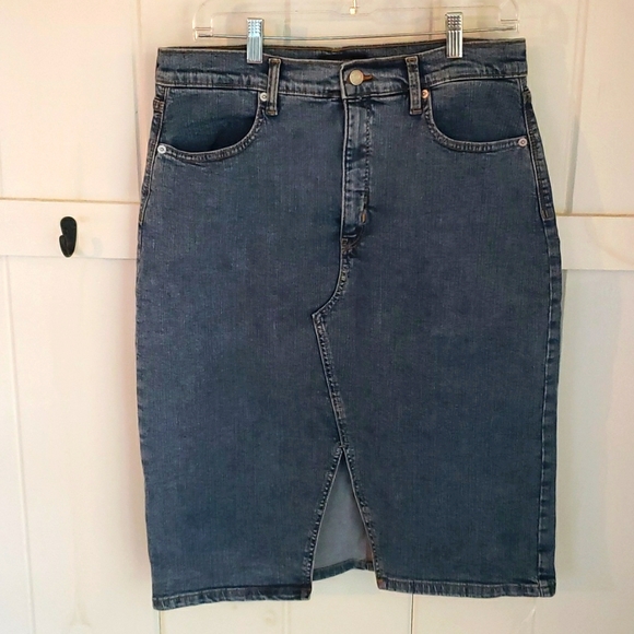 Banana Republic Dresses & Skirts - Woman's Banana Republic size 12 jean skirt